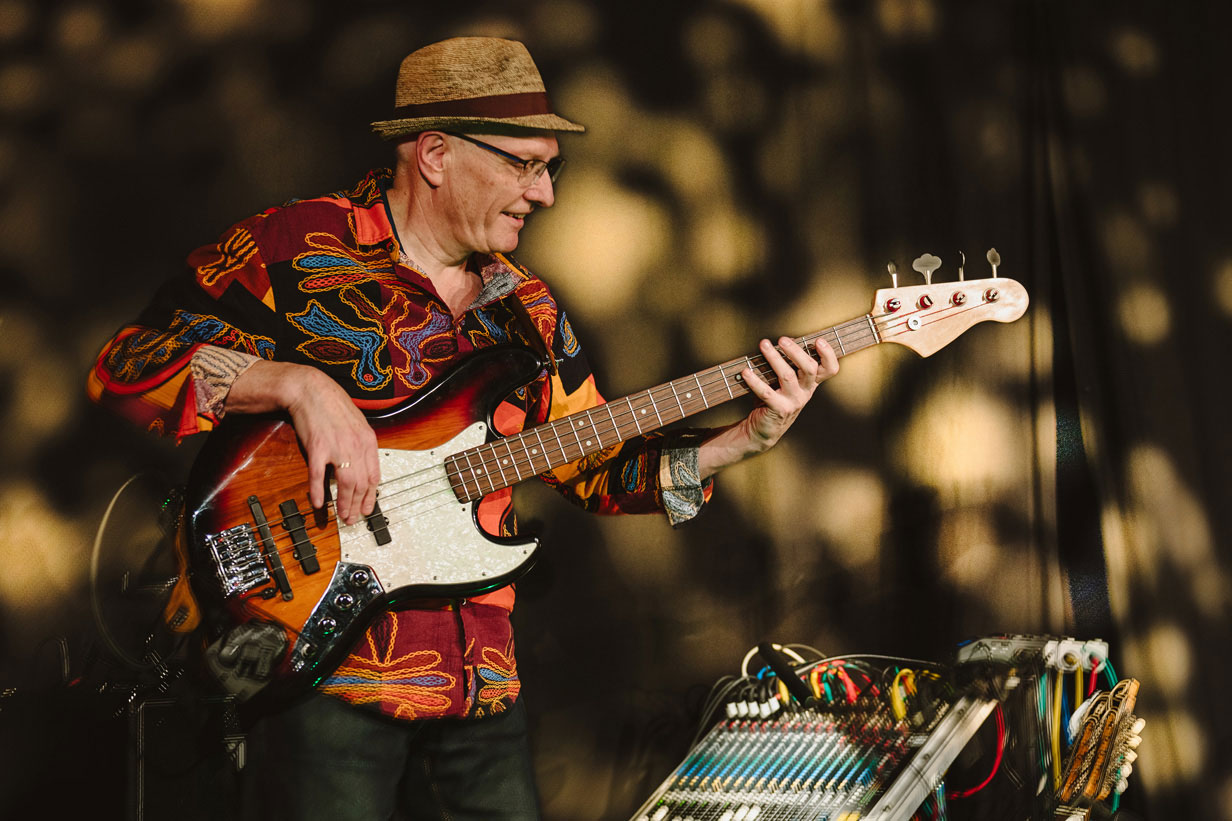 Georg spielt Bass