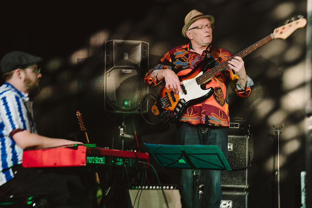 Georg spielt Bass
